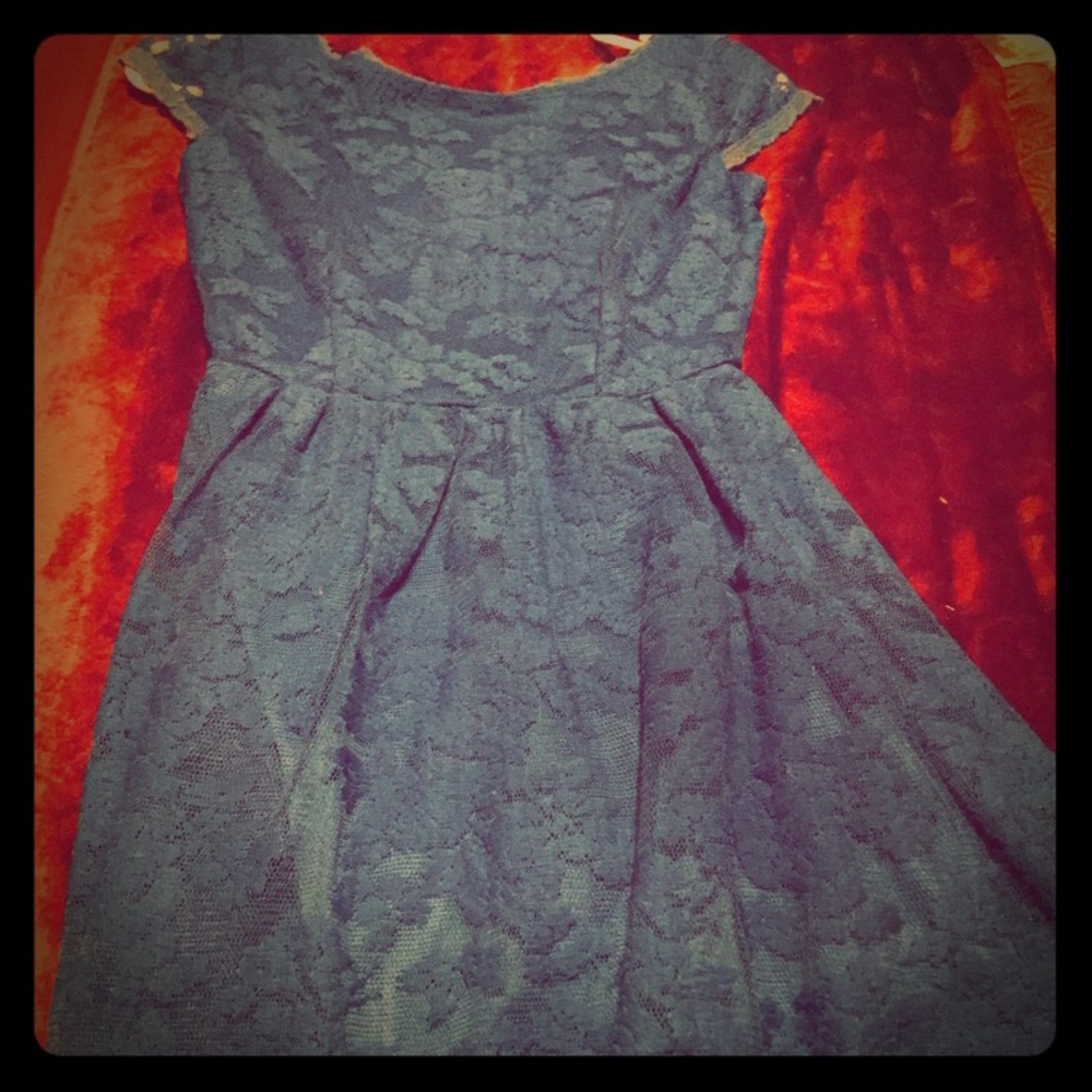 Short lace blue dress